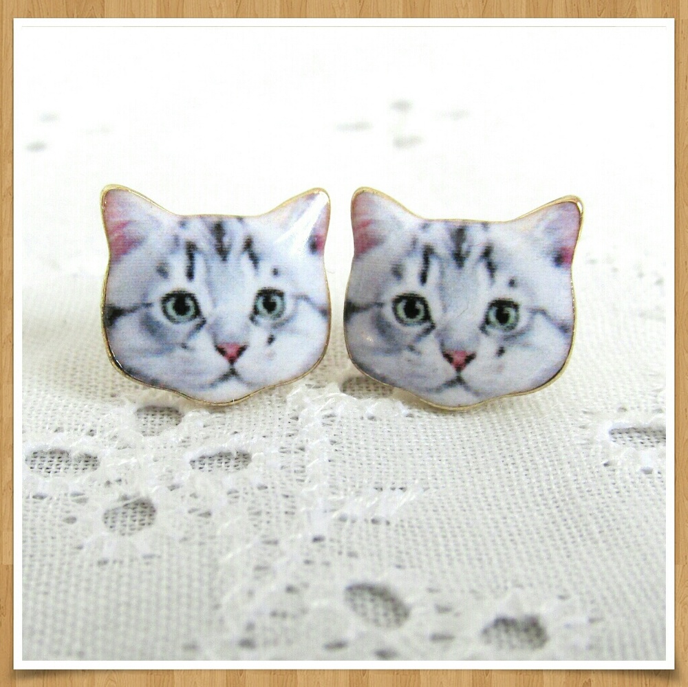 Adorable Cat Stud Earrings New